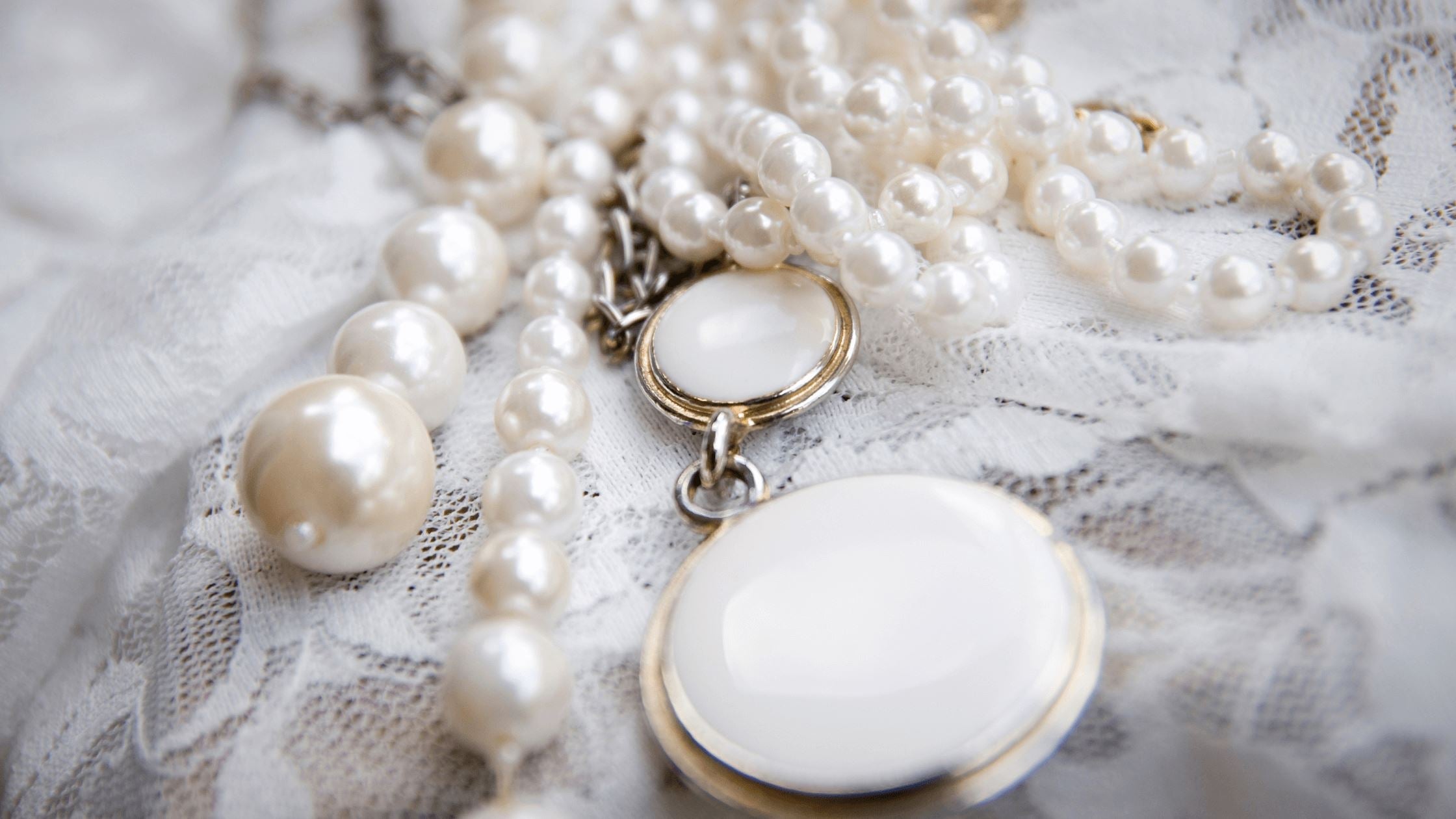 How to Take Care of Pearl Jewelry - Mantarraya NYC