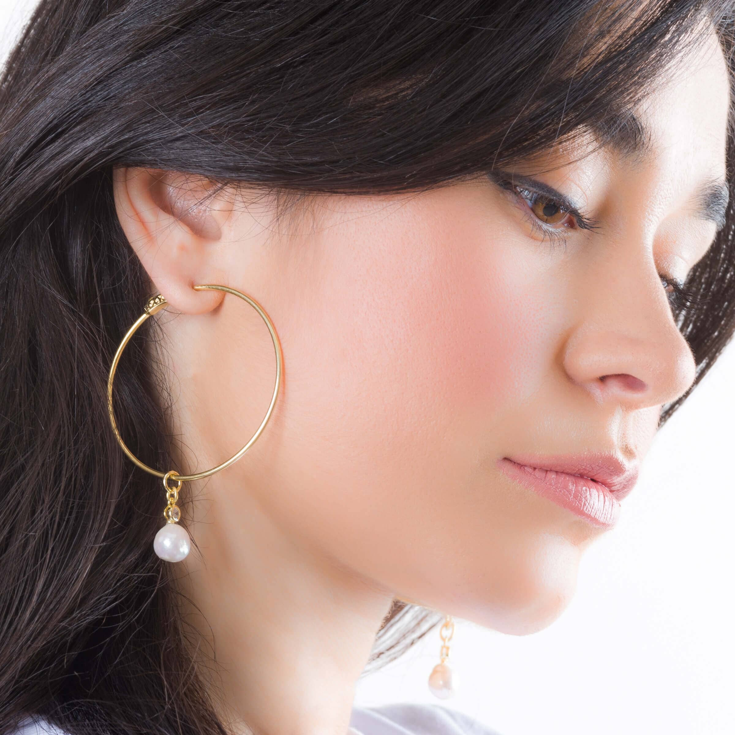 Large Hoop Pearl Earrings - Mantarraya NYC